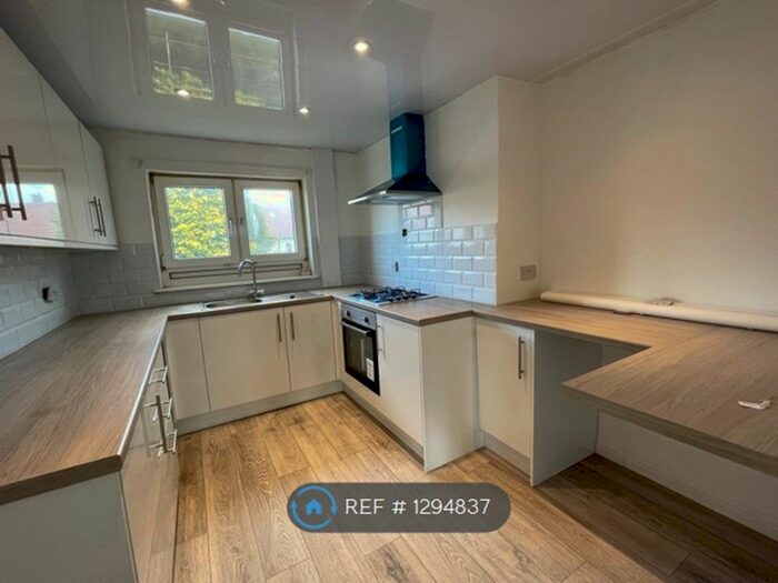 3 Bedroom Flat To Rent In Dunrobin Place, Coatbridge ML5