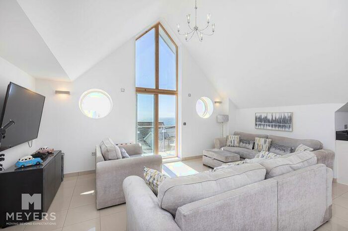 2 Bedroom Penthouse To Rent In Honeycombe Beach, Honeycombe Chine, Bournemouth, BH5