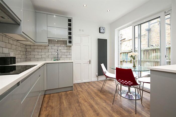 1 Bedroom Flat To Rent In Charlmont Road, Tooting, SW17