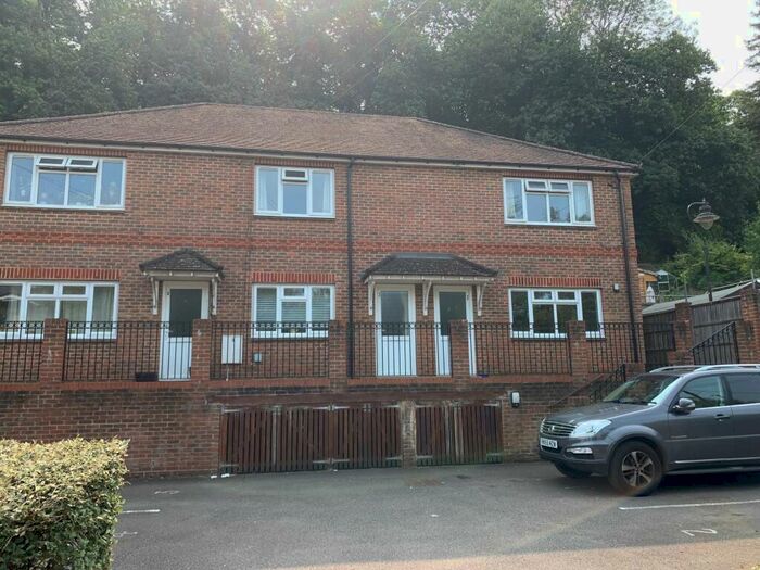 1 Bedroom Flat To Rent In Gillan Close, Godalming, GU7