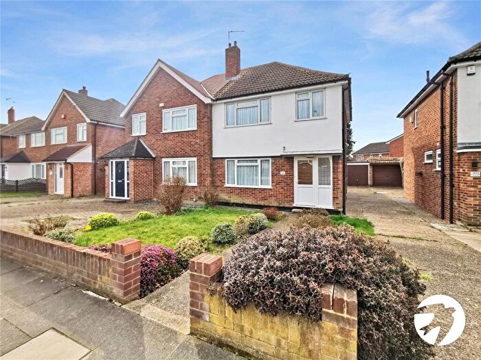 3 Bedroom Semi-Detached House To Rent In Long Lane, Bexleyheath, DA7