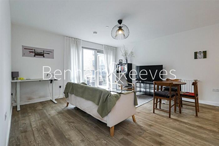 1 Bedroom Apartment To Rent In Vousden Grove, London, SE28