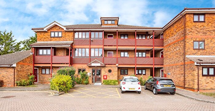 1 Bedroom Flat For Sale In Palmer Avenue, Bushey, WD23