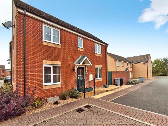 3 Bedroom Semi Detached House For Sale In Brooklands Way, Bourne, PE10