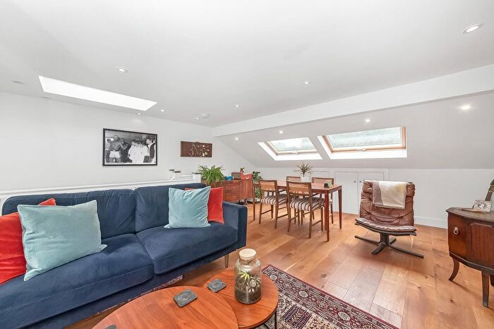 2 Bedroom Flat For Sale In Lordship Lane, East Dulwich, London, SE22