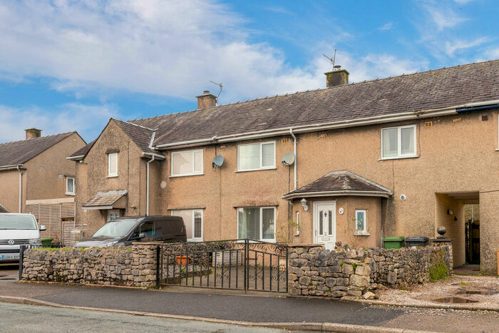 3 Bedroom Semi-Detached House For Sale In Chapel Field, Burneside, LA9