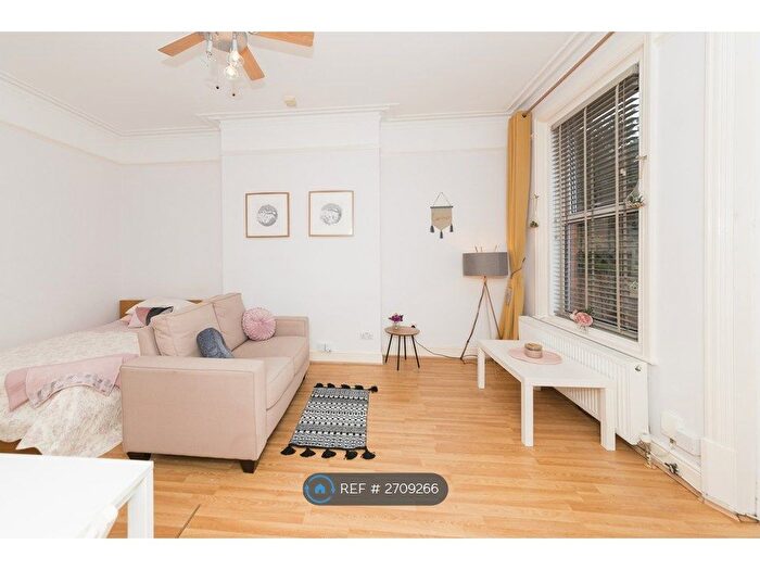 Studio To Rent In Mansfield Road, Reading, RG1