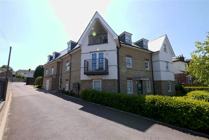 2 Bedroom Flat To Rent In Crescent Road, Brentwood, Essex, CM14