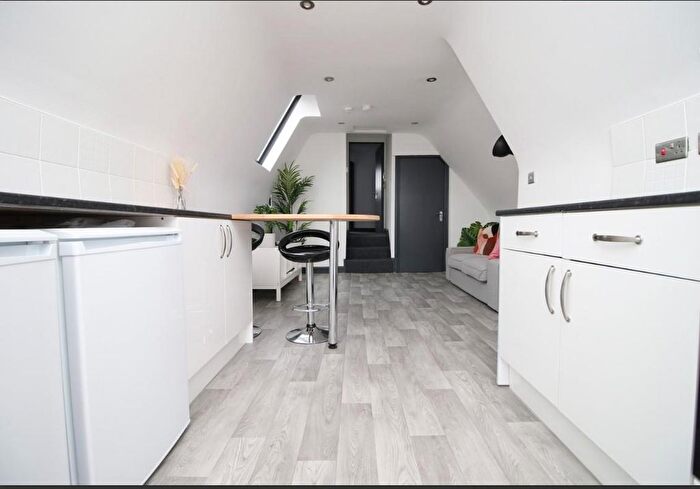 2 Bedroom Flat To Rent In Crwys Road, Cathays, Cardiff, CF24