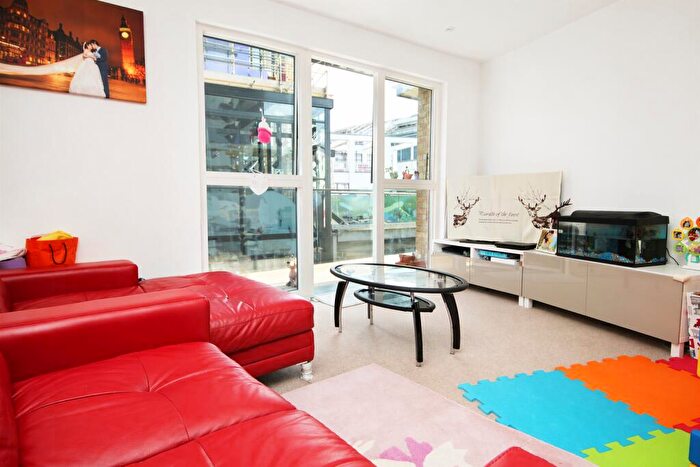 3 Bedroom Flat To Rent In Temple House -, P16