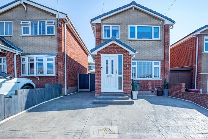 3 Bedroom Detached House For Sale In Kirkcroft Avenue, Killamarsh, Sheffield, S21