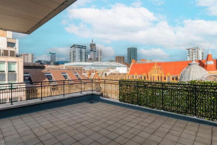 2 Bedroom Apartment For Sale In Penthouse, South Parade, Leeds, LS1