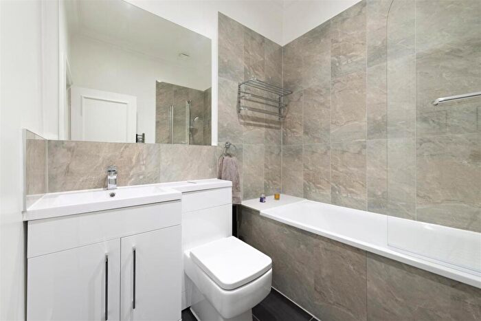 2 Bedroom Apartment To Rent In The Avenue, NW6