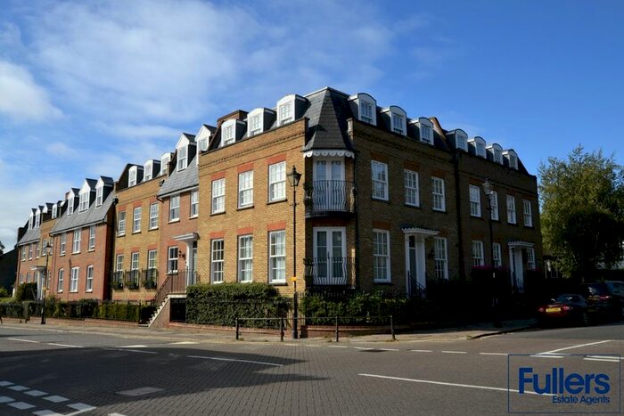 2 Bedroom Flat To Rent In The Green, London, N21