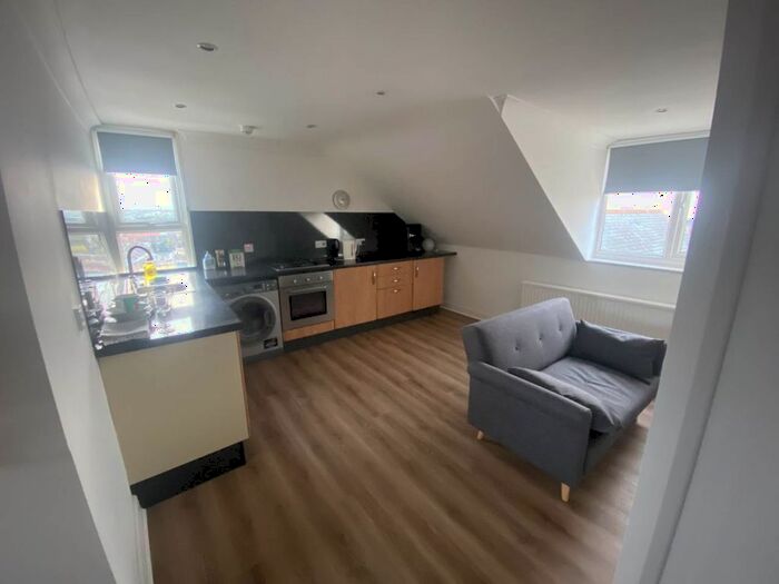 1 Bedroom Flat To Rent In Grotto Road, Margate, Kent, CT9