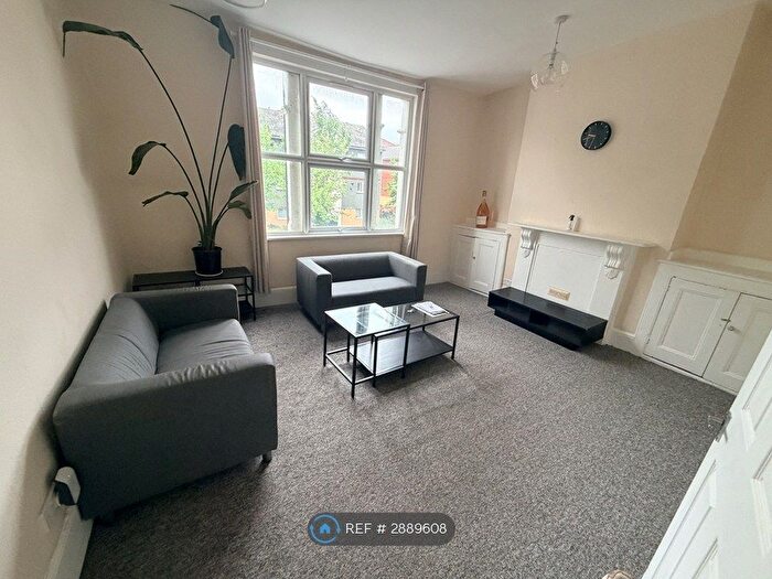 3 Bedroom Flat To Rent In Vicarage Lane, London, E15