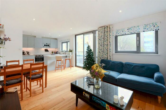 2 Bedroom Flat To Rent In Gifford Street, Islington, London, N1
