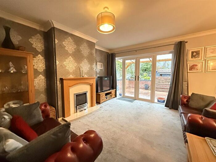 2 Bedroom Detached Bungalow For Sale In Laburnum Close, Kinver, DY7