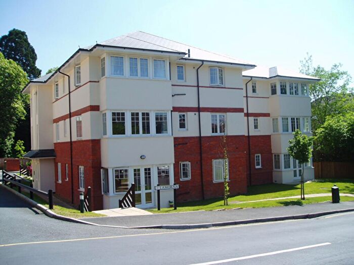 2 Bedroom Flat To Rent In Brooklyn Road, Woking, GU22
