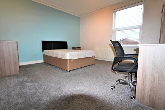 6 Bedroom House To Rent In Stanmore Crescent, Leeds, LS4