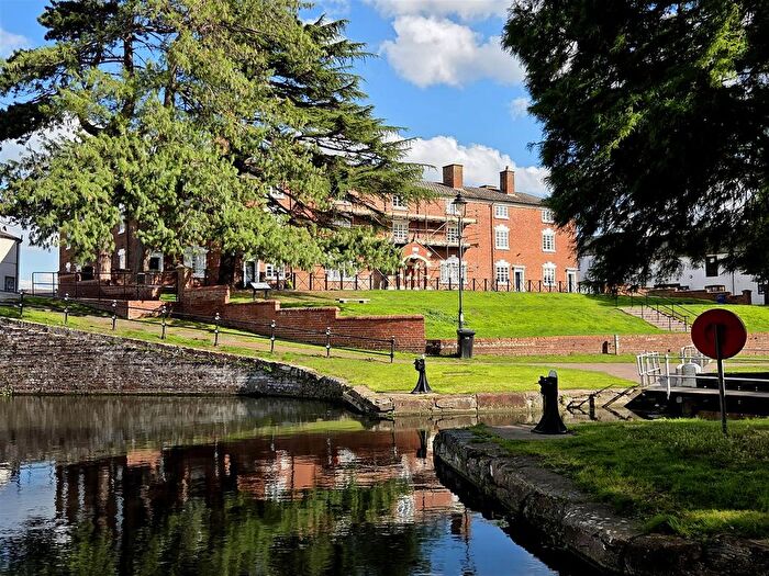 2 Bedroom Town House For Sale In The Tontine, Severn Side, Stourport-On-Severn, DY13