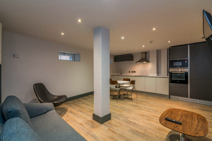 3 Bedroom Apartment To Rent In Hoods Hideout, Houndsgate, Nottingham City Centre, NG1