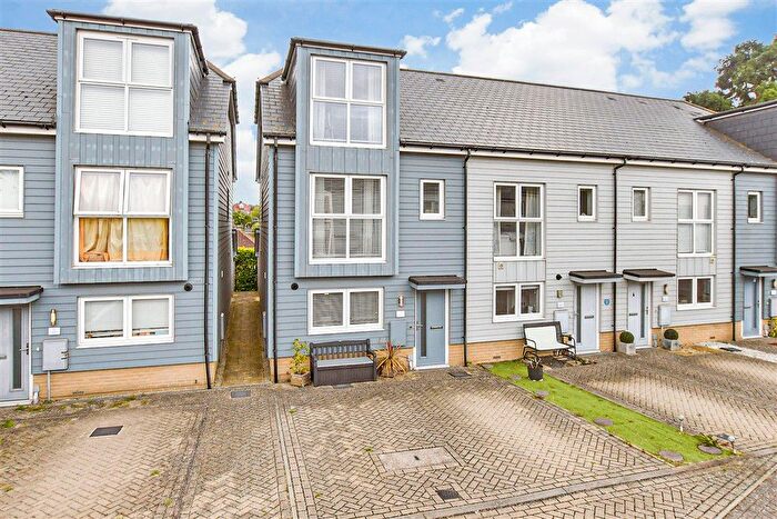3 Bedroom Semi-Detached House For Sale In Kings Way, Folkestone, Kent, CT19