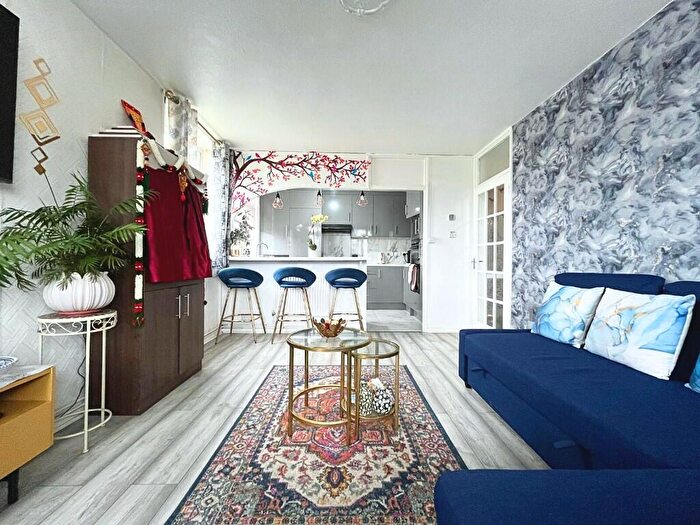 2 Bedroom Flat To Rent In Carmen Street, London, E14