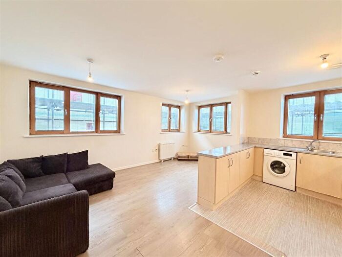 3 Bedroom Apartment To Rent In The Plaza, Anvil Street, Bristol, BS2