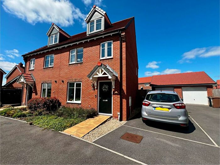 3 Bedroom Property To Rent In Goldcrest Gardens, Didcot, OX11