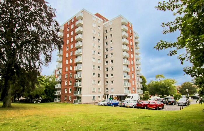 2 Bedroom Flat To Rent In Basinghall Gardens, Sutton, SM2