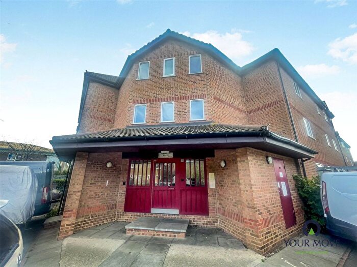 2 Bedroom Flat For Sale In Frobisher Road, Erith, DA8