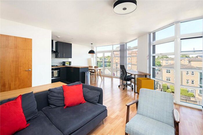 1 Bedroom Flat To Rent In Caesar Court, Palmers Road, Bethnal Green, London, E2