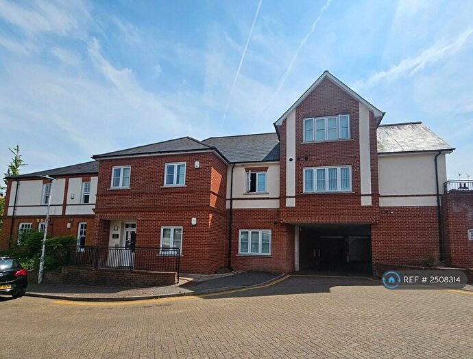 1 Bedroom Flat To Rent In High Street, Great Baddow, Chelmsford, CM2