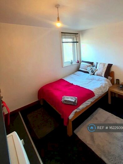 Studio To Rent In Thornbury Avenue, Southampton, SO15