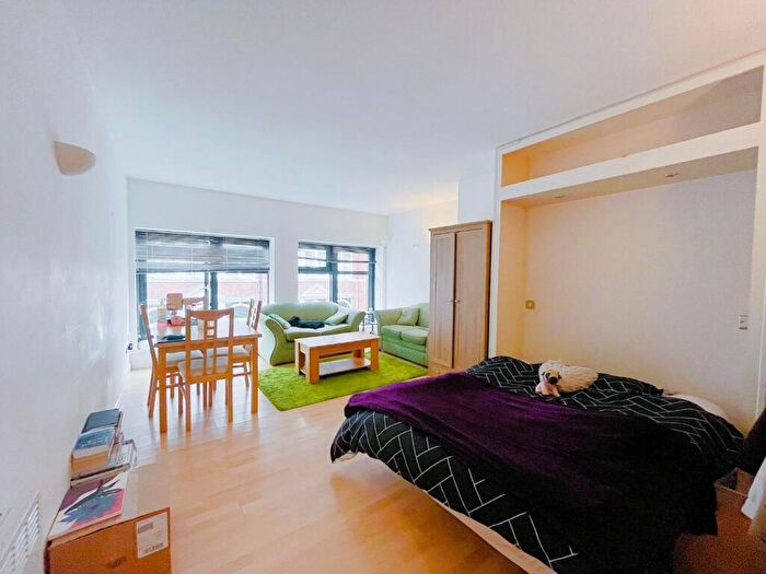 Studio To Rent In Britannia House, York Place, Leeds, LS1