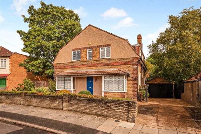 3 Bedroom Detached House To Rent In Selwyn Crescent, Welling, DA16