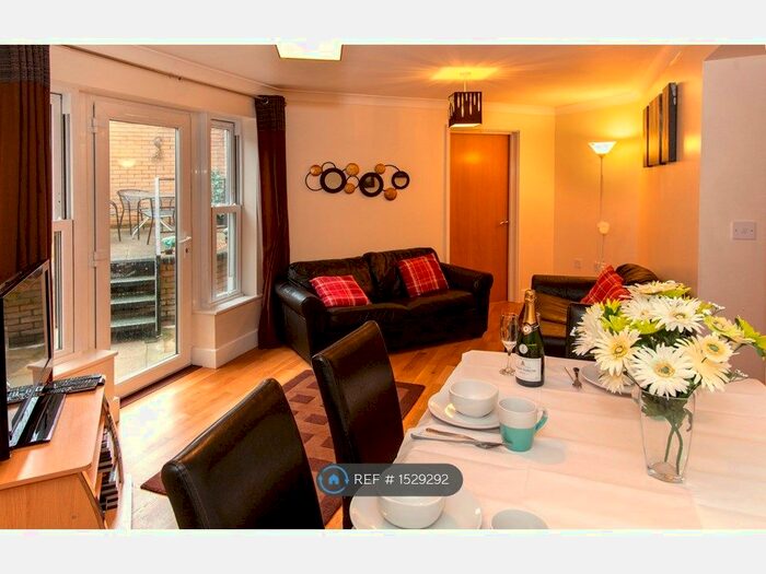 3 Bedroom Flat To Rent In St. Matthews Gardens, Cambridge, CB1