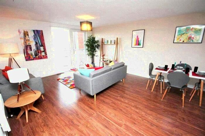 3 Bedroom Flat To Rent In Derwent Street, Salford, M5