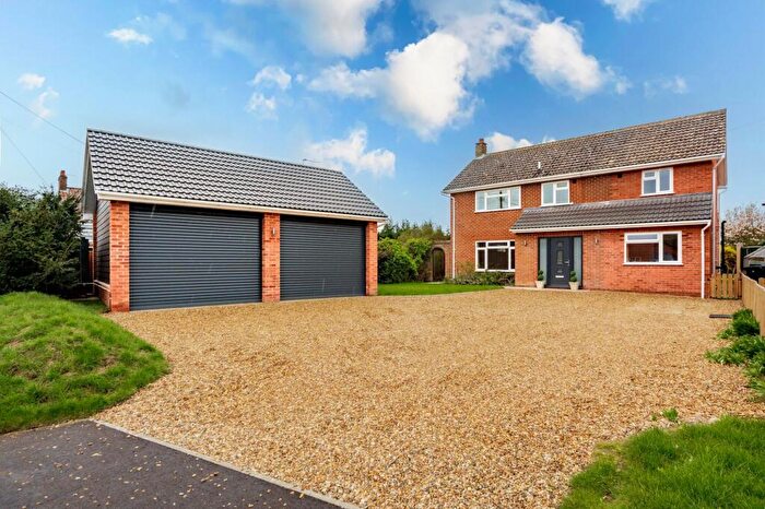 5 Bedroom Detached House For Sale In The Street, Surlingham, NR14