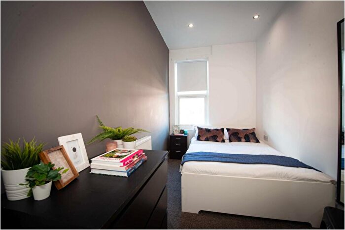 8 Bedroom House To Rent In Estcourt Terrace, Leeds, LS6