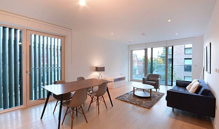 2 Bedroom Flat To Rent In Capell Apartments, Elephant And Castle, London, SE17