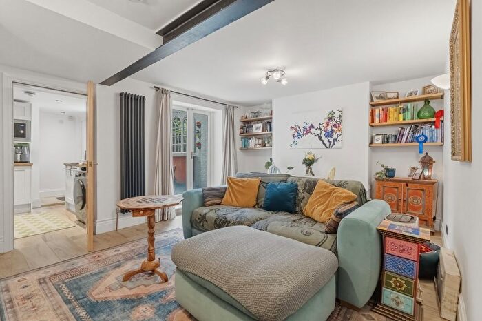 1 Bedroom Flat For Sale In Messina Avenue, West Hampstead, London, NW6