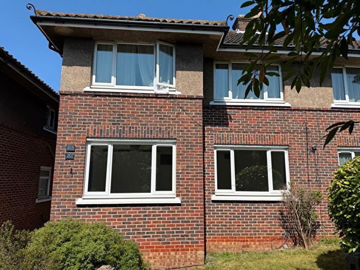 2 Bedroom Flat To Rent In Surbiton Hill Park, Surbiton, KT5