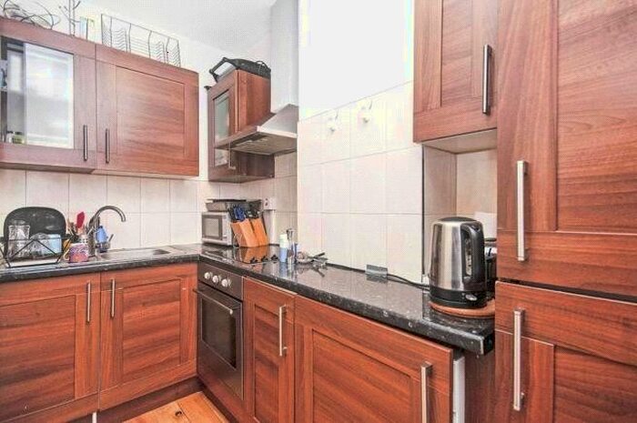 2 Bedroom Flat To Rent In Gloucester Terrace, London, W2