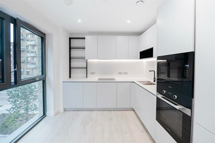 2 Bedroom Apartment To Rent In Anax Street, London, N4
