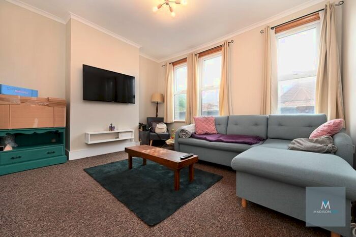 2 Bedroom Flat To Rent In Pulteney Road, London, E18