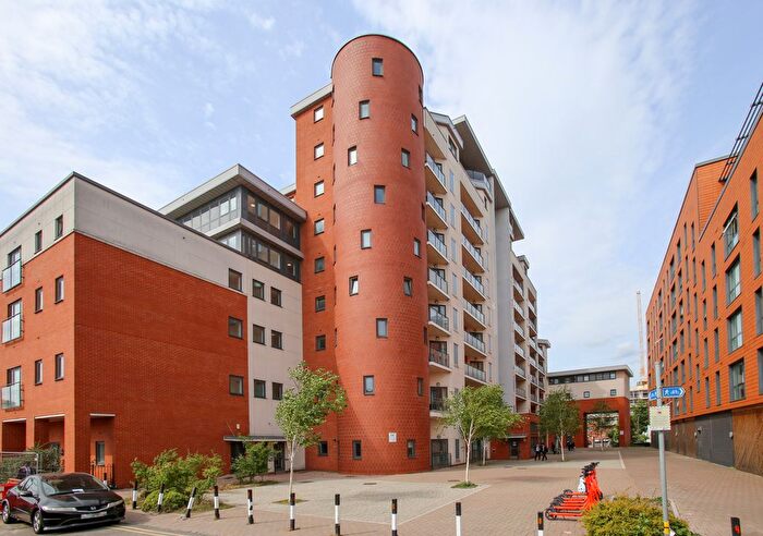 2 Bedroom Flat To Rent In Grays Place, Slough, SL2