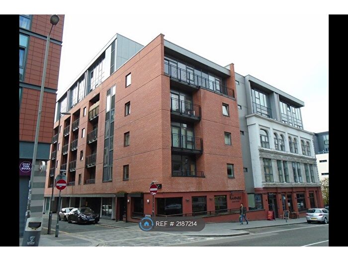 2 Bedroom Flat To Rent In Central Gardens Apartments, Liverpool, L1