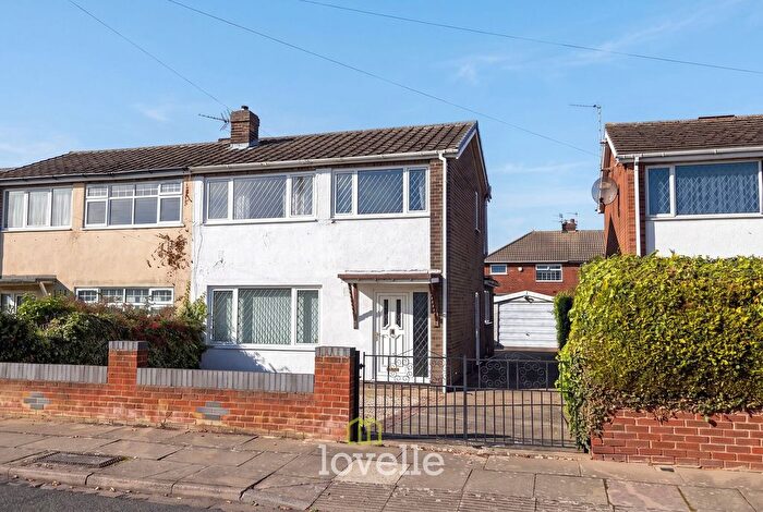3 Bedroom Semi-Detached House For Sale In Ancaster Avenue, Grimsby, DN33